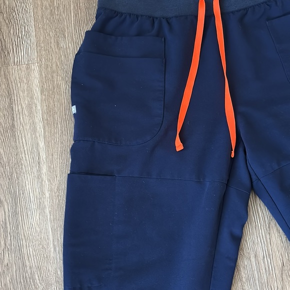 Figs scrubs joggers. Size M. - Picture 2 of 7